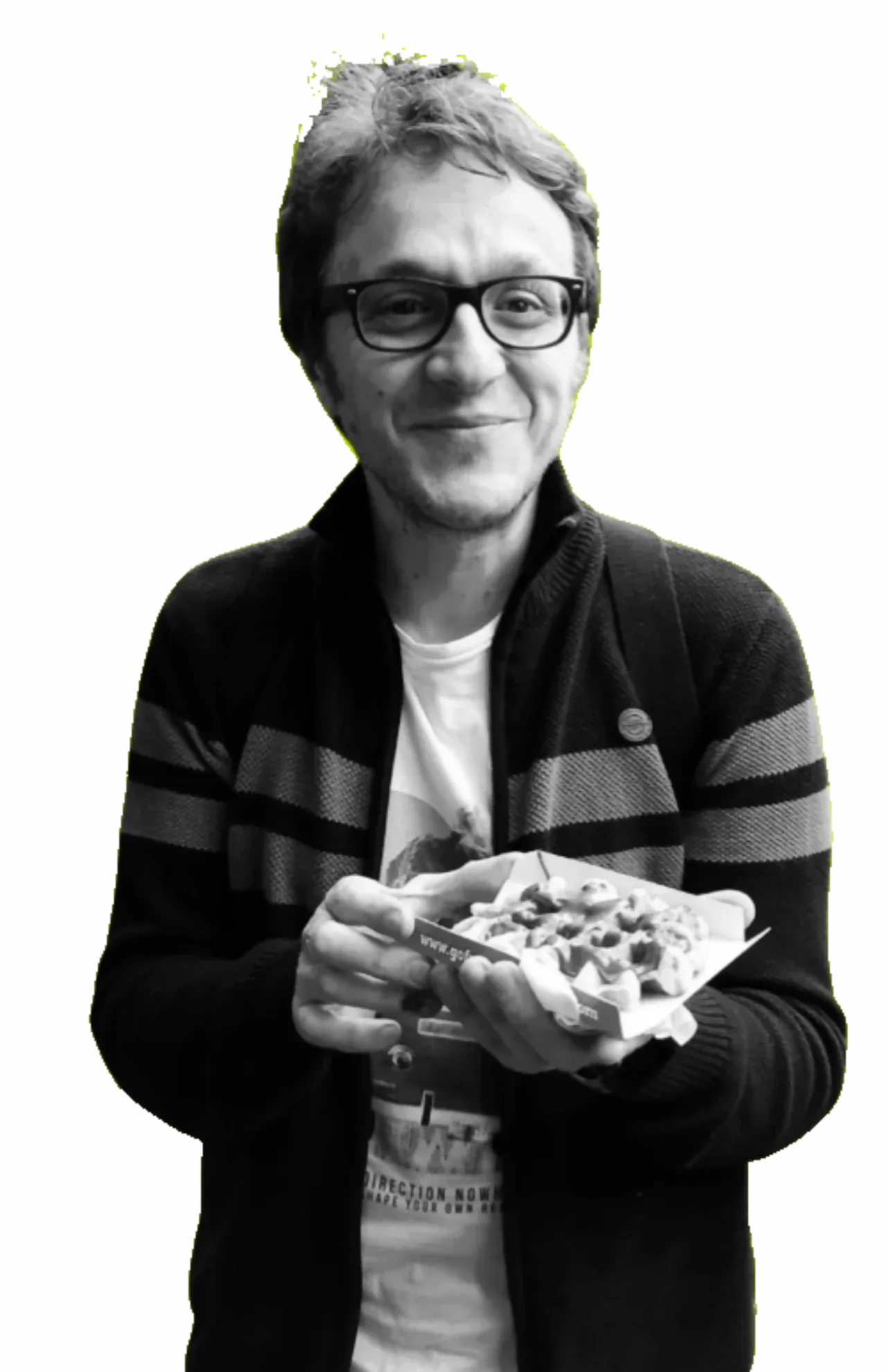 alessandro giuzio sonriendo con un waffle en la mano