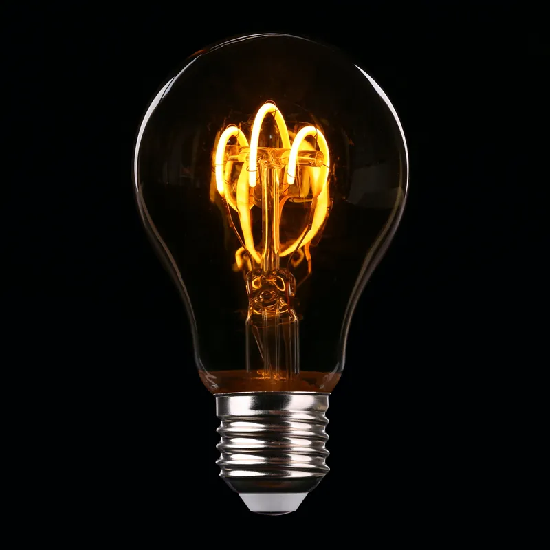 Una bombilla con luz cálida amarilla